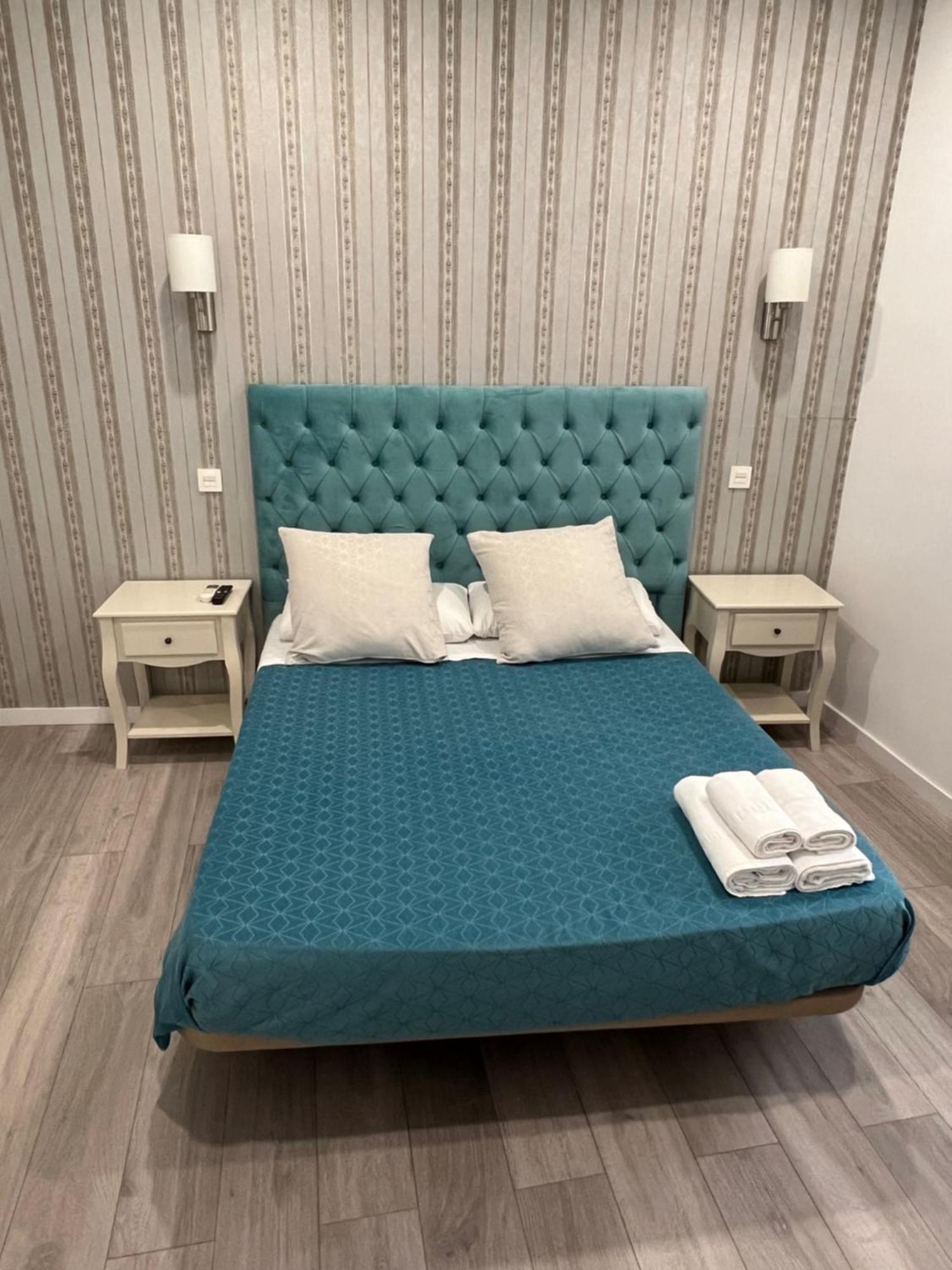 Hostal Galaico Madrid Exterior photo