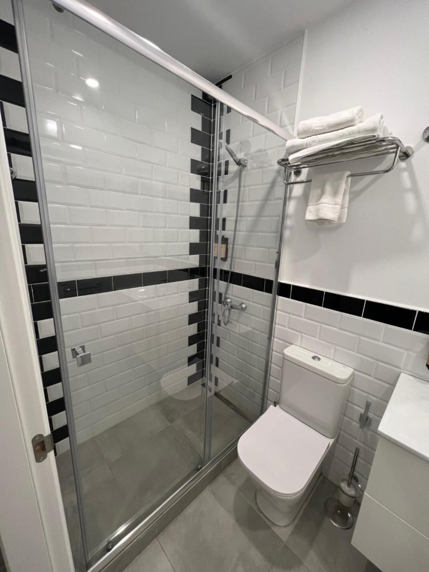 Hostal Galaico Madrid Exterior photo